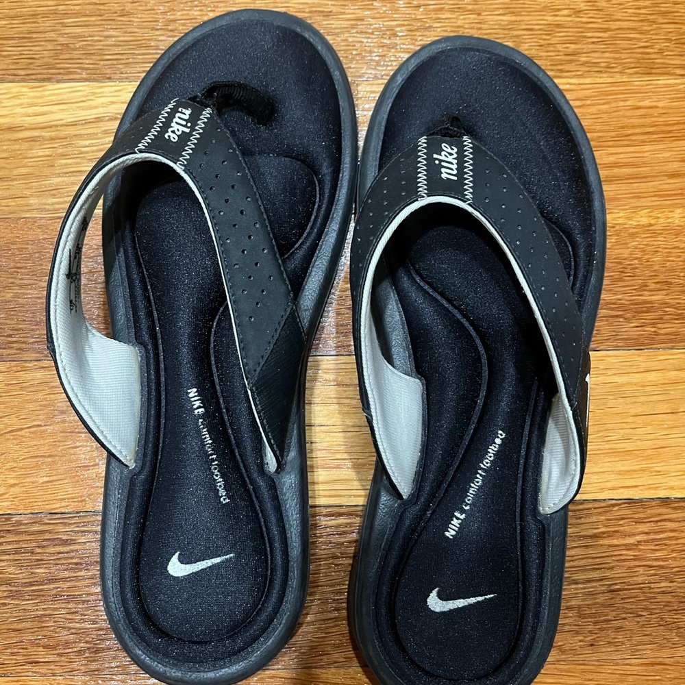 Nike, barely worn, black comfort flip flops
